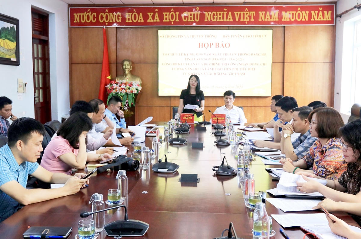 Bà Lê Hải Yến, Phó Giám đốc Sở TT&TT tỉnh Lạng Sơn phát biểu tại buổi họp báo.