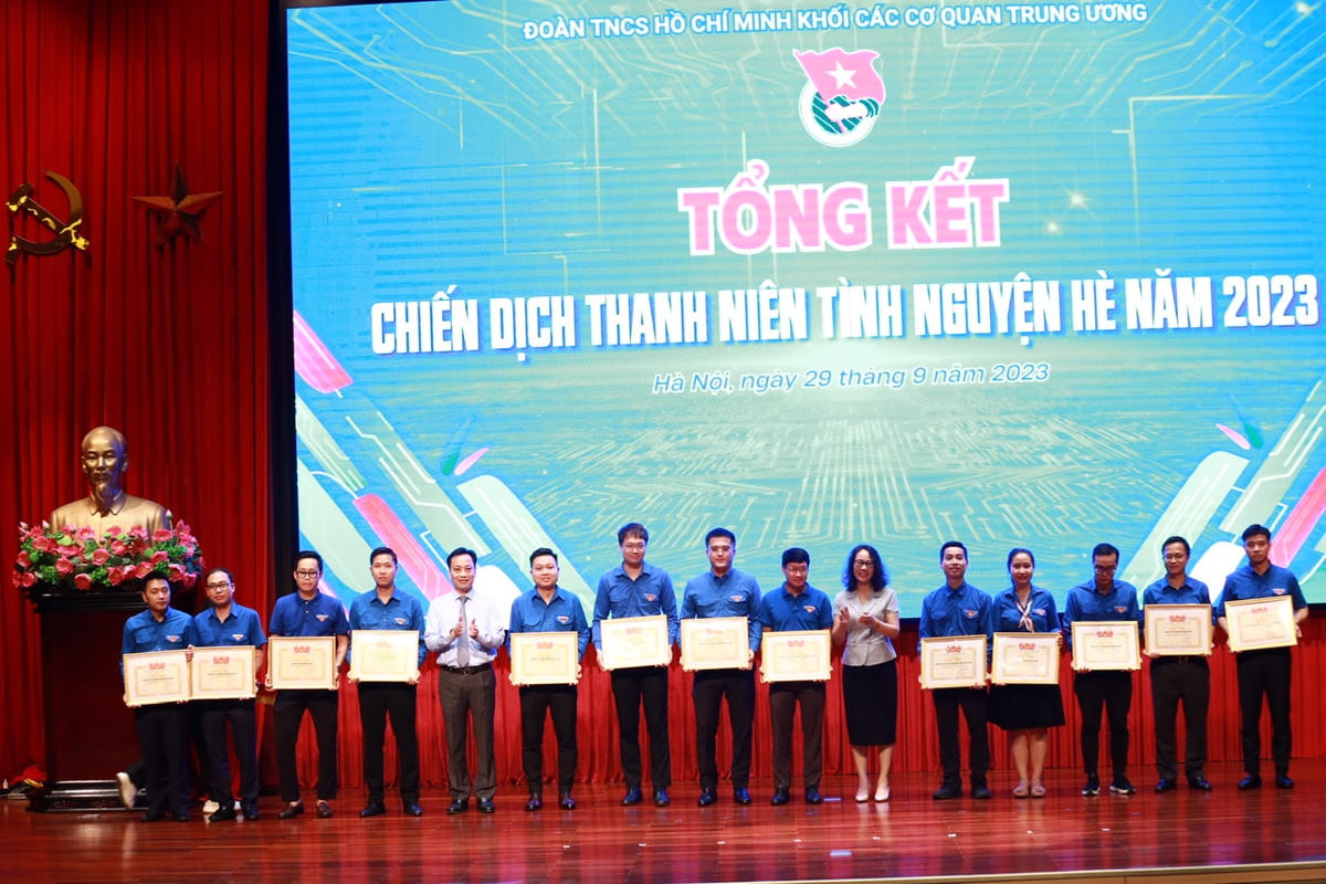 Phát huy tinh thần liên kết, tình nguyện gắn với chuyên môn