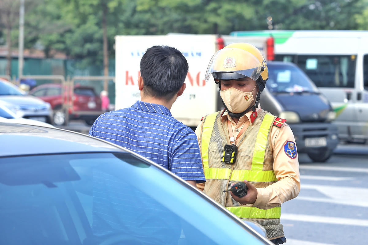 Hà Nội: Nhiều xe đi vào làn dừng khẩn cấp tại vành đai 3 bị xử phạt