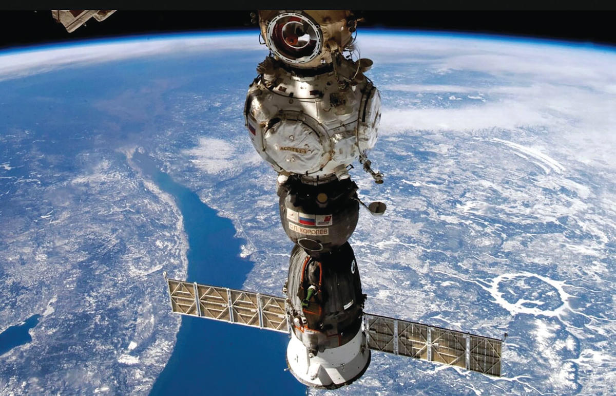 Con tàu Soyus được các phi hành gia sử dụng để quay về Trái Đất, tháng 2/2023. Ảnh do phi hành gia người Nga Sergei Korsakov chụp. Nguồn: AP.  