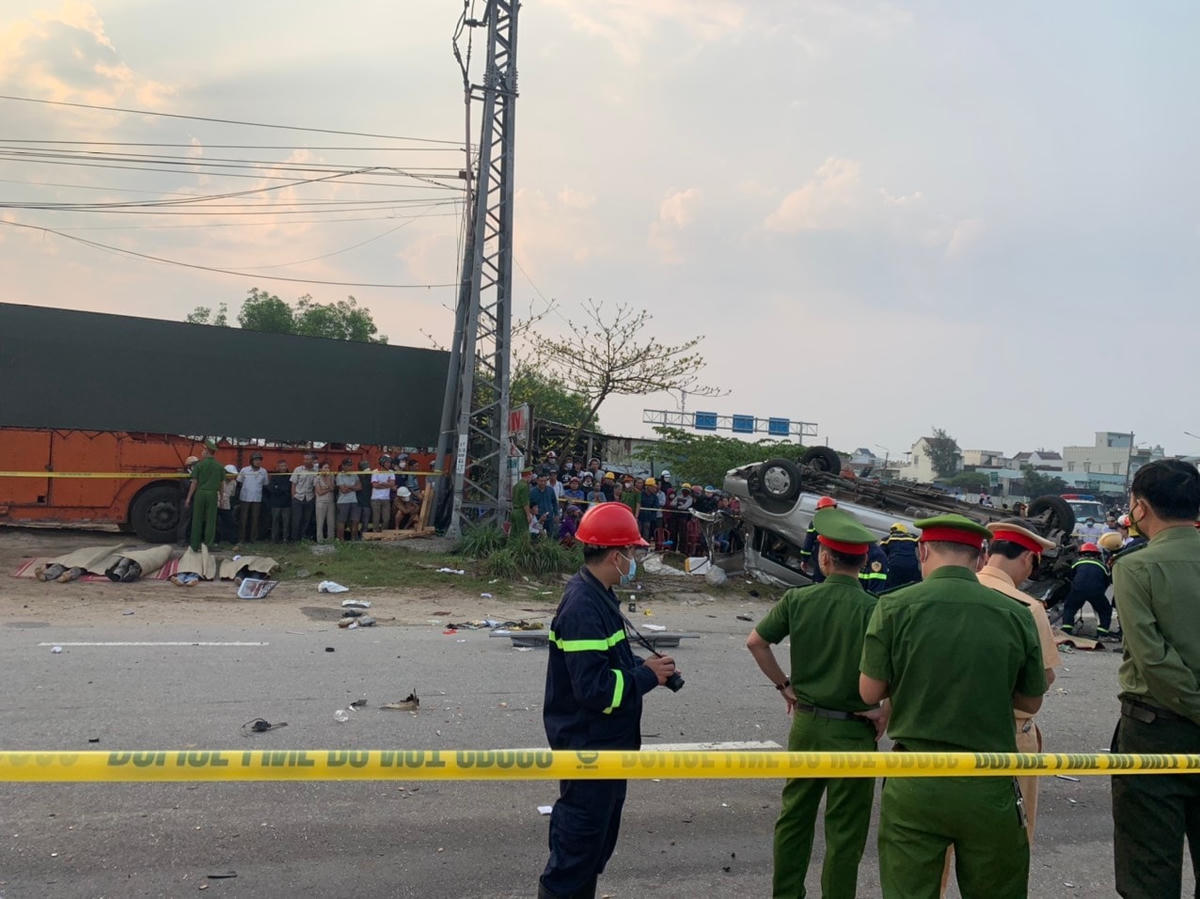 Lực lượng chức năng đã kịp thời có mặt để xử lý vụ việc.