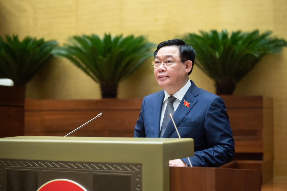 Chủ tịch Quốc hội Vương Đình Huệ phát biểu khai mạc phiên chất vấn và trả lời chất vấn. Ảnh: Quang Vinh.