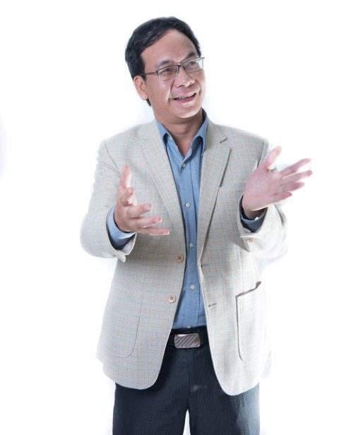NSƯT Đức Khuê nói anh biết ơn vợ vì việc nhà con cái, gì cũng đến tay. 