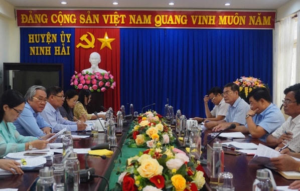 Quang cảnh buổi làm việc.