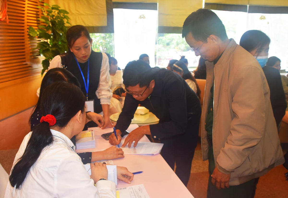 Ban Tổ chức đón tiếp đại biểu tại Trung tâm Phụ nữ và Phát triển (20 Thụy Khuê - Tây Hồ Hà Nội)