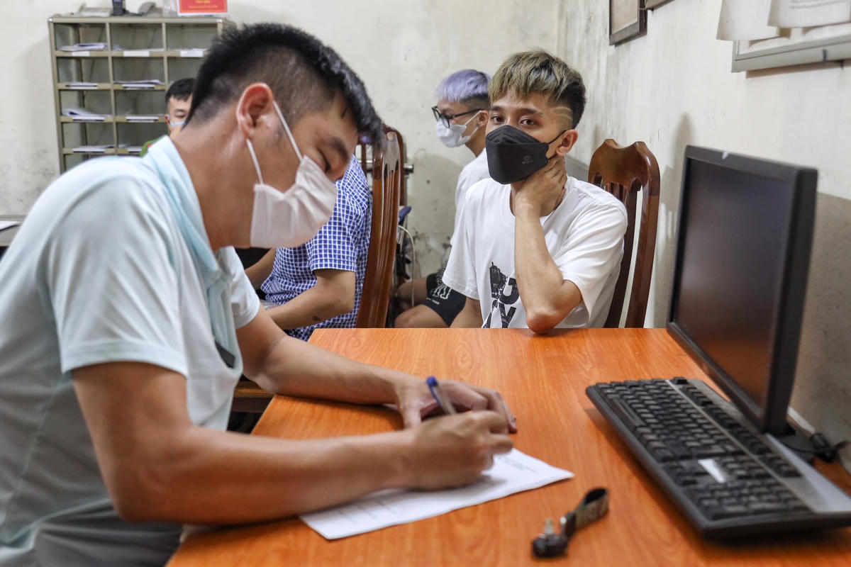 Hà Nội: Cảnh sát hóa trang xử lý xe máy độ chế lạng lách, đánh võng