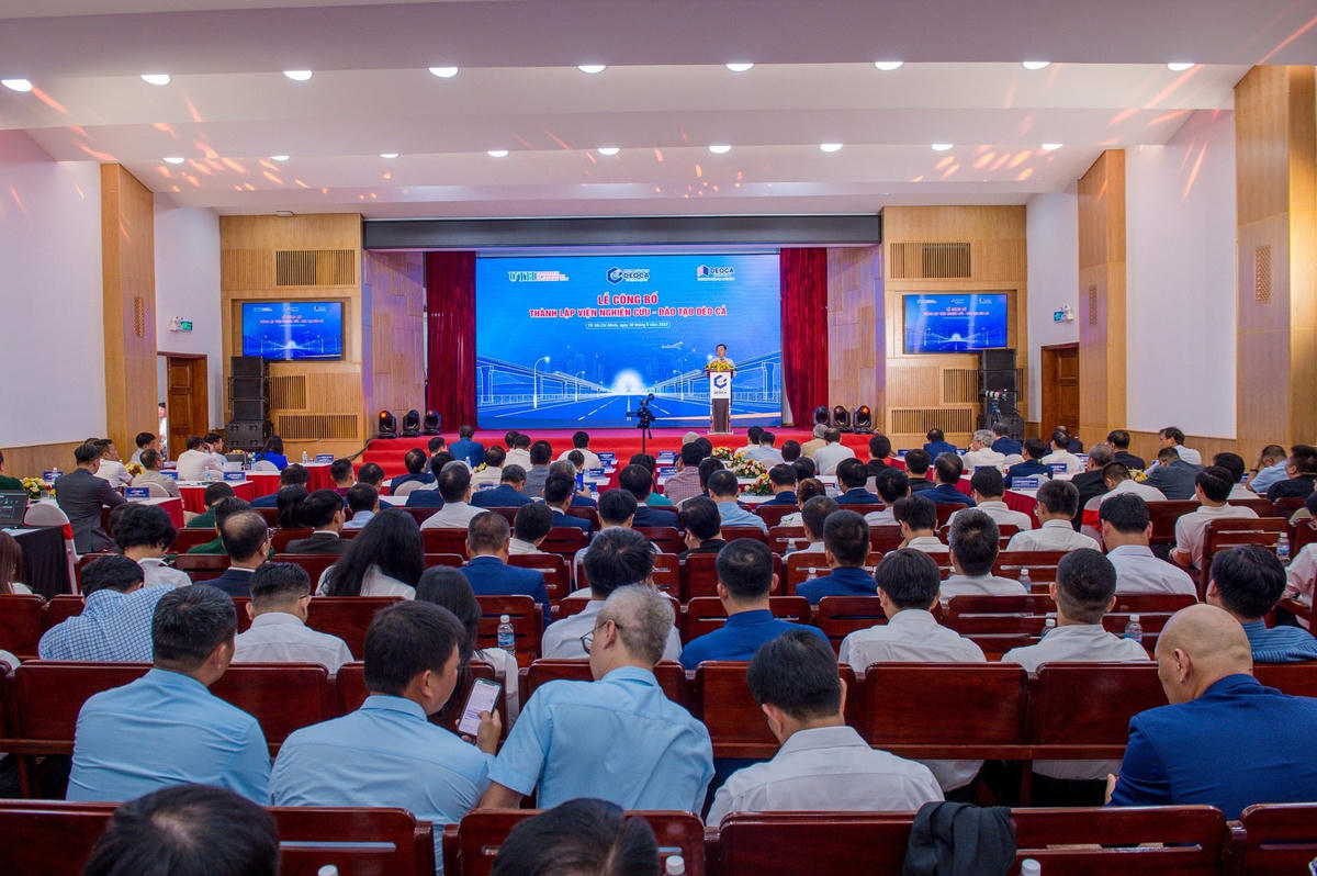 Đông đảo khách mời tham dự sự kiện.