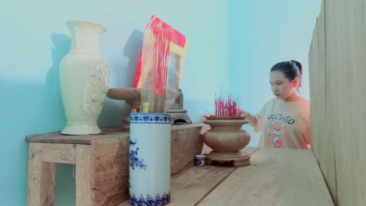Anh em Suy, Trang đã mồ côi cha từ 7 năm về trước.