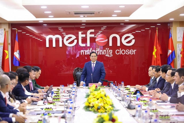 Thủ tướng Phạm Minh Chính phát biểu tại cuộc làm việc với Metfone. Ảnh: VGP.