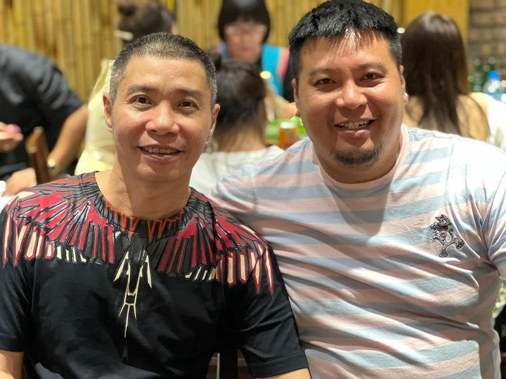 Thần thái rạng rỡ cùng nụ cười tươi rói của NSND Công Lý khiến khán giả an tâm về sức khỏe của anh. 