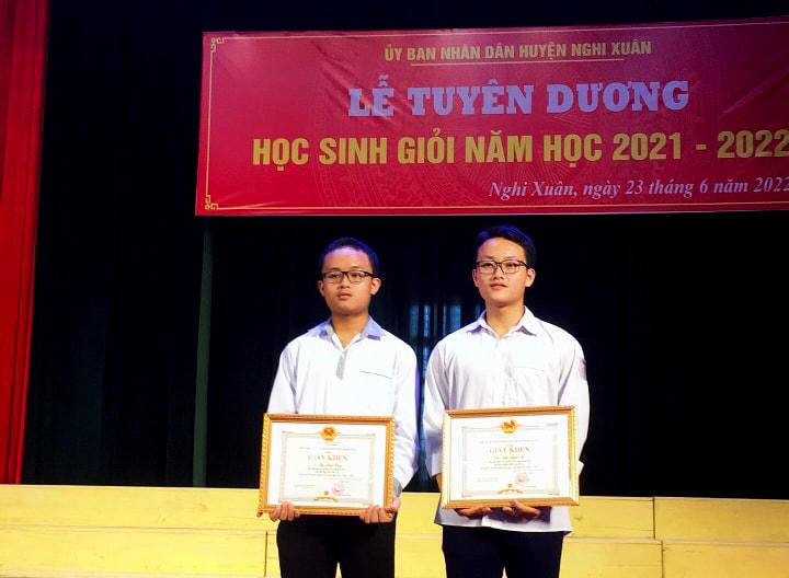 Hai anh em ruột Trần Minh An, Trần Minh Hoàng cùng đạt giải cao tại kỳ thi học sinh giỏi Quốc gia.