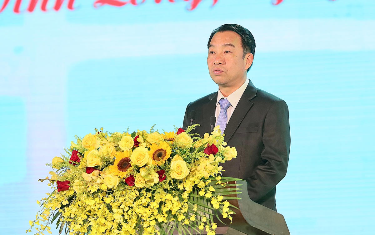 Ông Lữ Quang Ngời, Phó Bí thư Tỉnh ủy, Chủ tịch UBND tỉnh Vĩnh Long phát biểu tại lễ khai mạc.