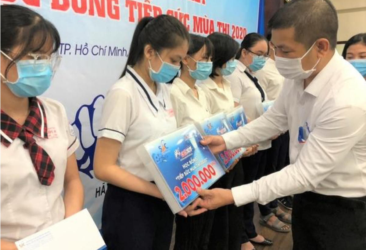 Chương trình trao học bổng cho học sinh nghèo vượt khó, học sinh vùng sâu, vùng xa,...