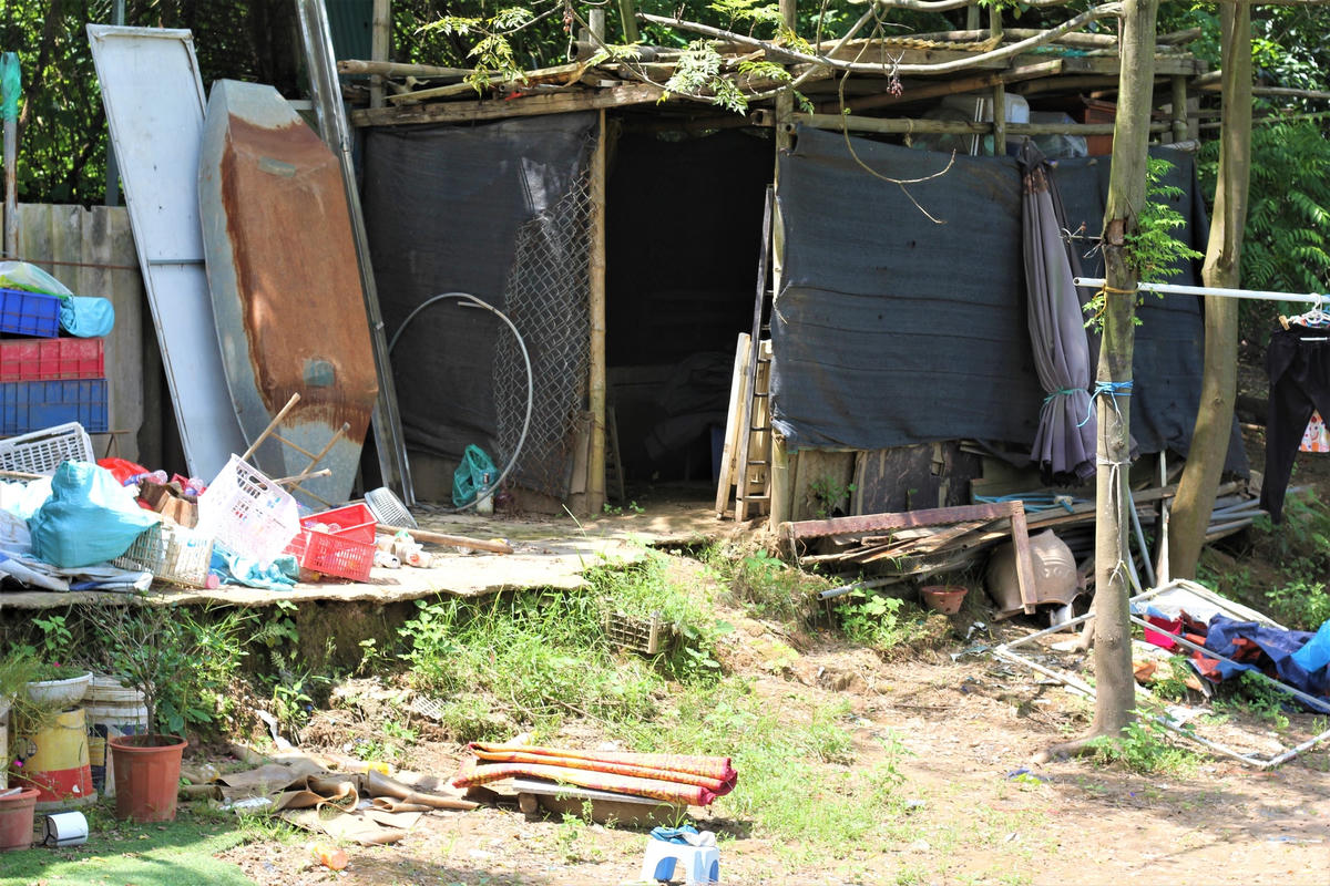 Những ngôi nhà lênh đênh dưới chân cầu