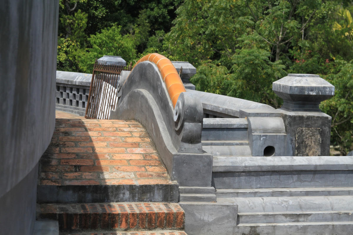 Vừa qua, cụm di tích Hổ Quyền - Voi Ré được chính quyền tỉnh Thừa Thiên - Huế tiến hành tôn tạo, chỉnh trang với tổng mức đầu tư 94 tỷ đồng. Công trình hoàn thiện góp phần gìn giữ, bảo vệ di tích độc đáo này, cũng như phục vụ du khách đến tham quan.