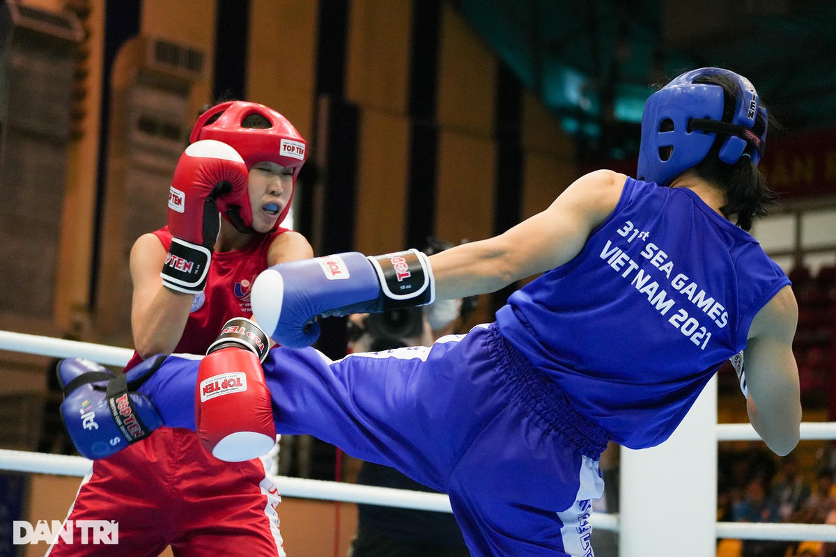 Kịch tính võ sĩ kickboxing Việt Nam đấm bay mũ đối thủ tại SEA Games 31