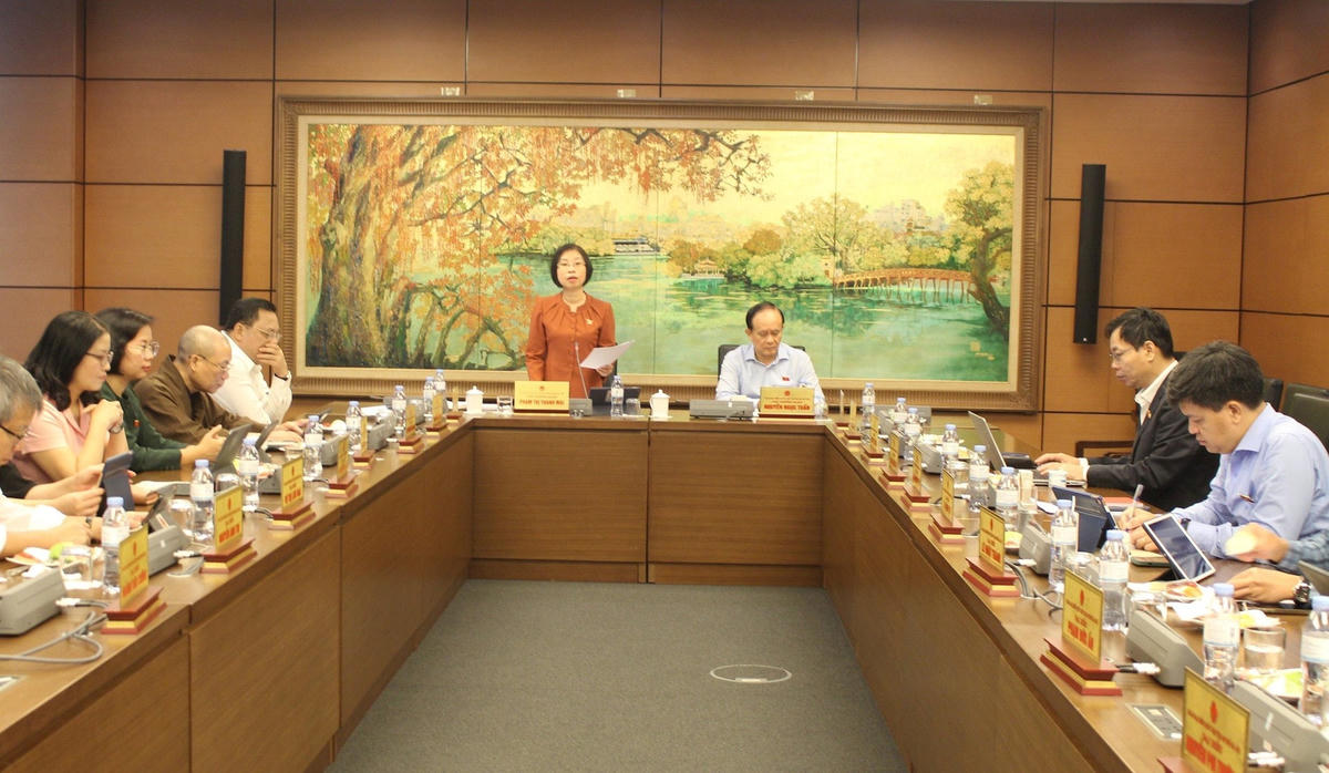 Phiên thảo luận tại tổ Đoàn ĐBQH TP Hà Nội, ngày 10/11. Anh: Quang Vinh.