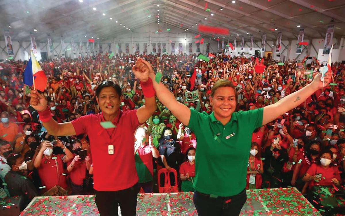 Thượng nghị sĩ Marcos Jr. và Thị trưởng Davao, bà Sara Duterte, trong chiến dịch tranh cử.