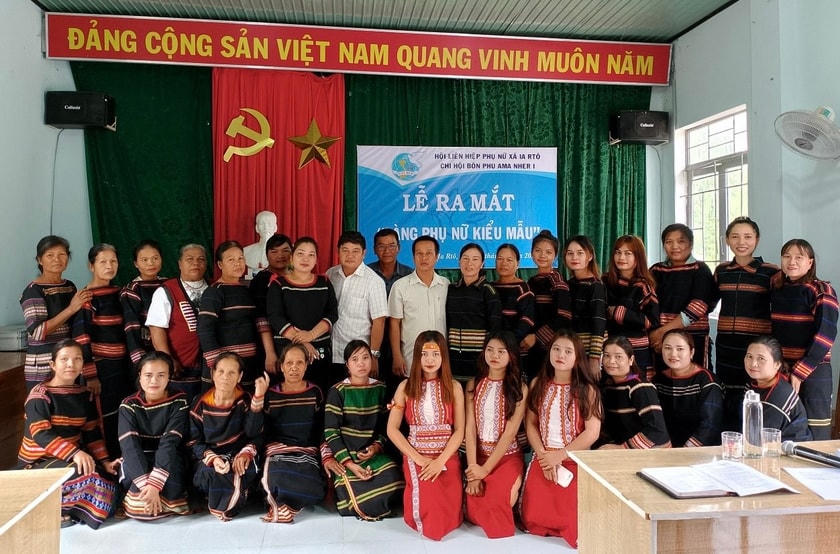  Lễ ra mắt mô hình "Làng phụ nữ kiểu mẫu" tại buôn Phu Ma Nher 1.
