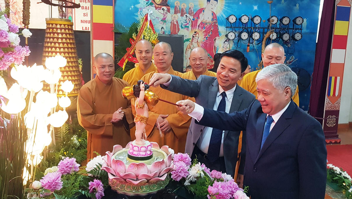 Chủ tịch UBTƯ MTTQ Việt Nam Đỗ Văn Chiến và đoàn công tác đã đến thăm, chúc mừng Ban Trị sự Giáo hội Phật giáo tỉnh Thanh Hóa nhân đại lễ Phật đản năm 2022.