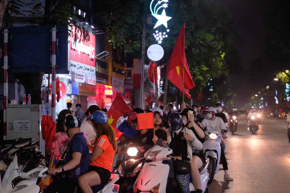 Thắng đội tuyển Thái Lan với tỉ số 1-0 trong trận chung kết bóng đá nữ, đội tuyển Việt Nam đã giành huy chương vàng SEA Games 31.