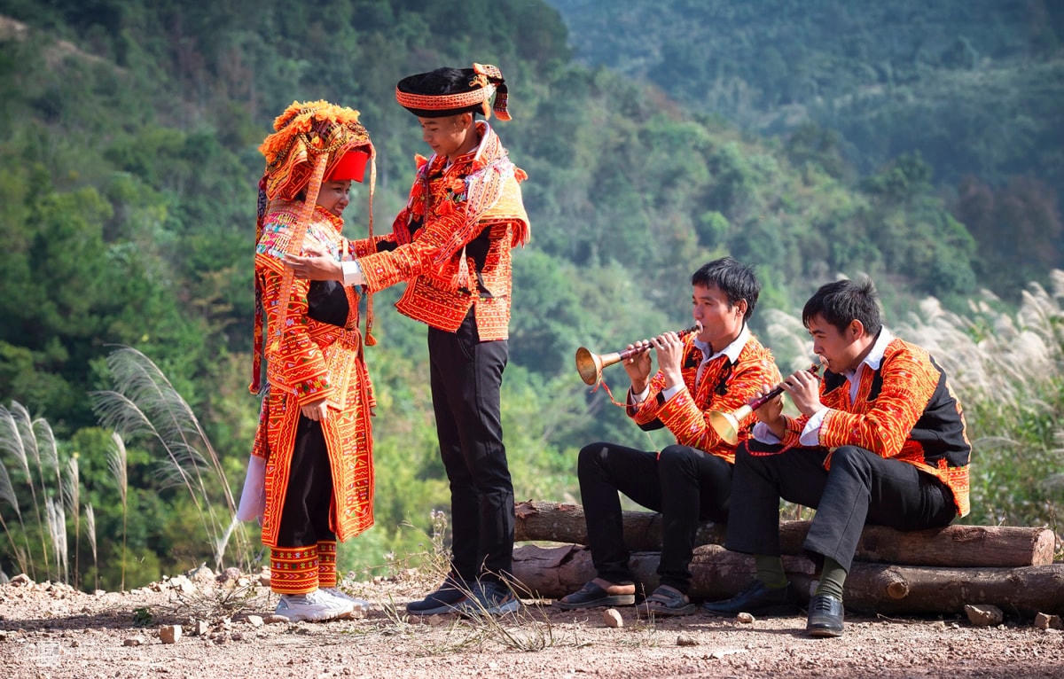 Trang phục lễ cưới truyền thống của đồng bào Dao (xã Ái Quốc, huyện Lộc Bình, tỉnh Lạng Sơn). Ảnh : Huỳnh Phương.
