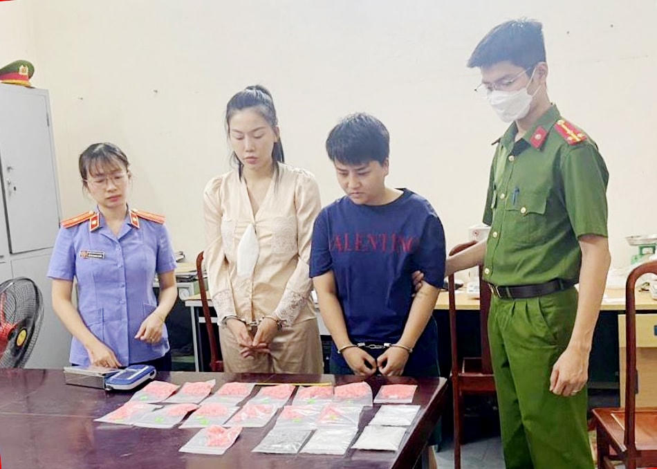 Các đối tượng tại cơ quan công an.