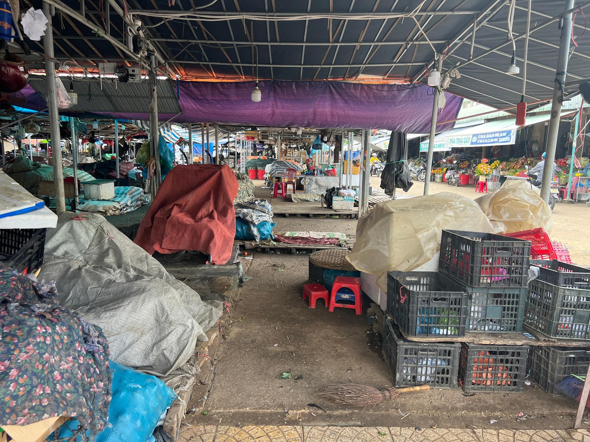 Nhiều tiêu thương ở chợ Nam Phước lo lắng việc bà L. mất liên lạc.
