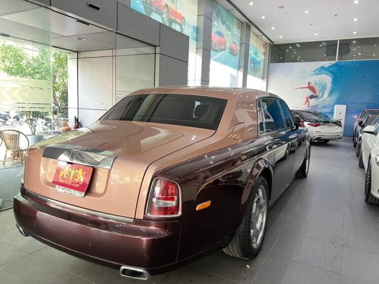 Trước đó, BIDV đã 2 lần rao bán xe Rolls-Royce Ghost nhưng vẫn chưa có người mua. Tương tự, du thuyền FLC Albatross cũng đang được đấu giá lần 2 sau khi không có người đăng ký tham gia trong lần đầu tiên rao bán. Giá khởi điểm hiện tại của chiếc Rolls-Royce Ghost và du thuyền FLC Albatross này lần lượt là hơn 9 tỷ đồng và gần 35 tỷ đồng.