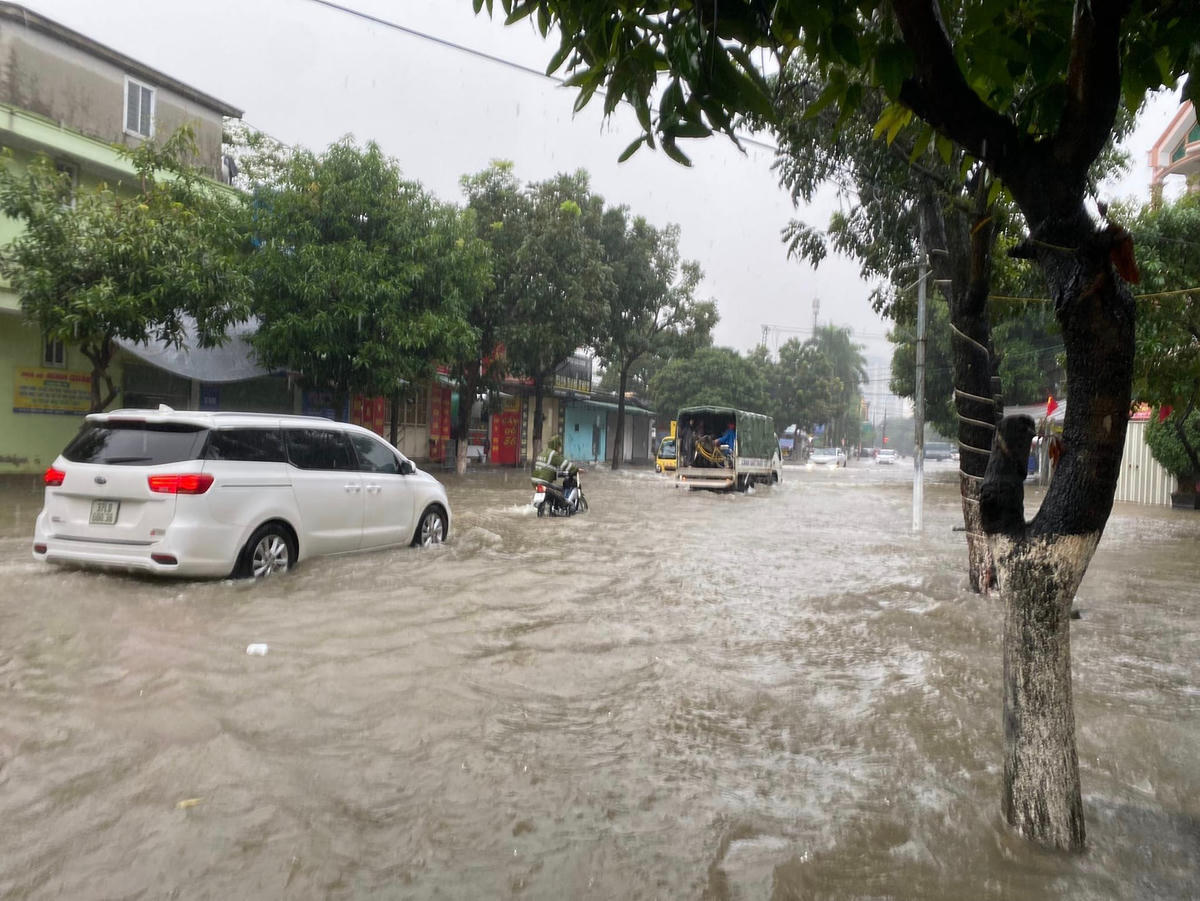 Dù thời gian qua, TP Vinh liên tục đầu tư hạ tầng thoát nước, nhưng thành phố này mưa là ngập.