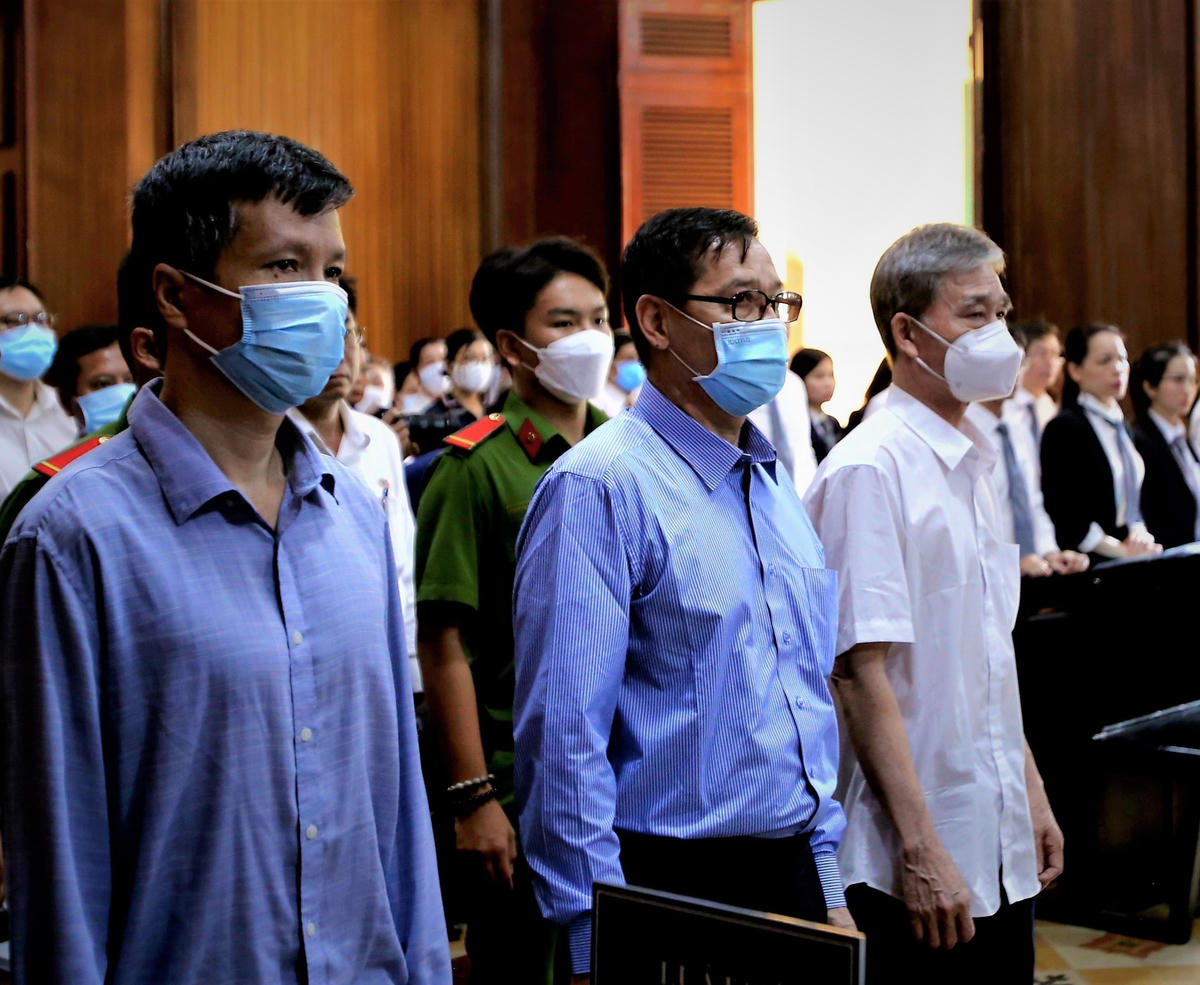 Các bị cáo tại tòa sơ thẩm vụ án.