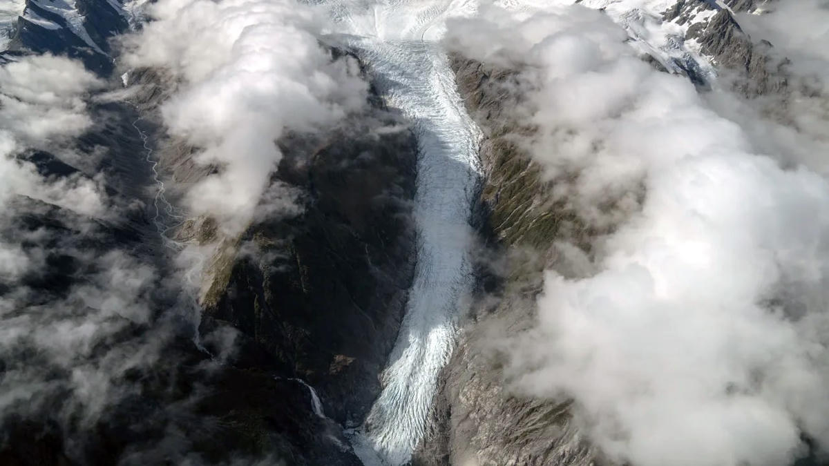 Các sông băng mang tính biểu tượng ở New Zealand đang ngày càng bị thu hẹp. Ảnh: CNN.