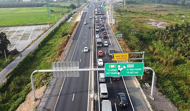 trungluong-mythuan.jpg