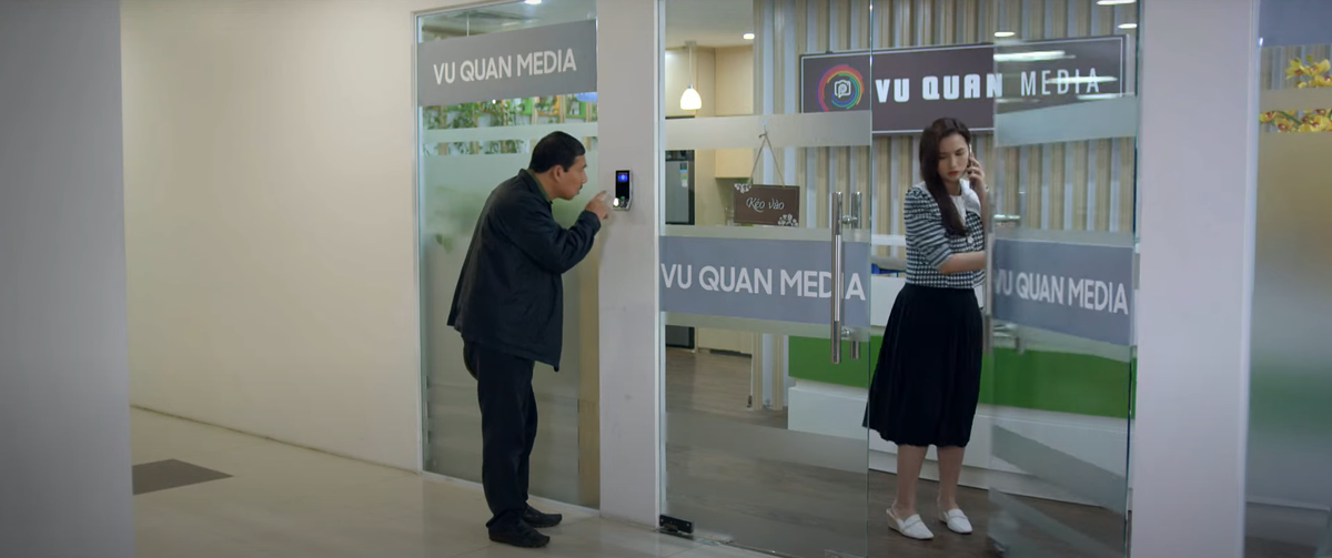 Bố ruột Vũ suýt chạm mặt với Giang.