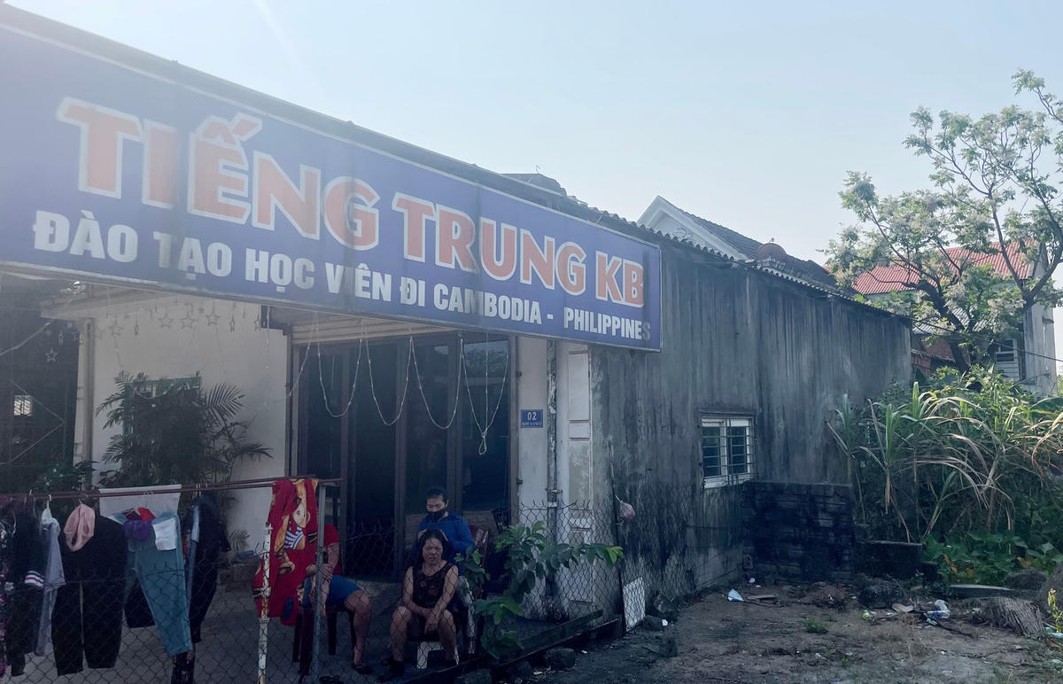 Tiếng trung KB cũ vẫn còn bảng biển nhưng lớp học đã chuyển đi nơi khác.