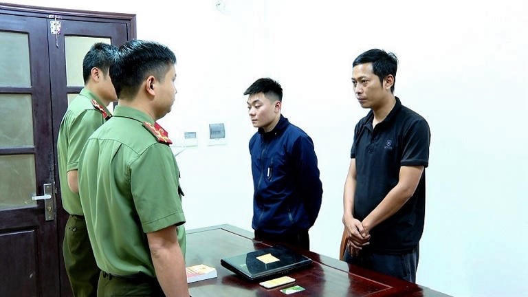 Nguyễn Tiến Hùng và Dương Trung Hậu là chủ 2 đại lý cấp 2 của đường dây đánh bạc Rikvip.