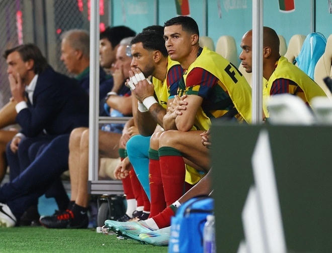 Ronaldo phải ngồi trên băng ghế dự bị ngay từ đầu.