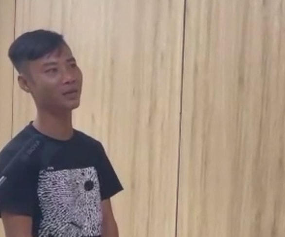 Đinh Đình Phương tại trụ sở công an chiều 15/6.