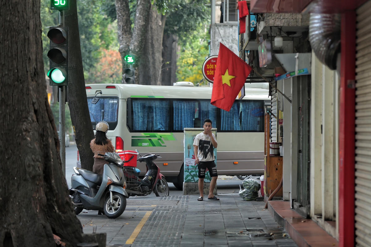 Còn tại tuyến phố Lò Đúc có vỉa hè rộng từ 3 - 4 m, có đoạn rộng khoảng 6 m. 