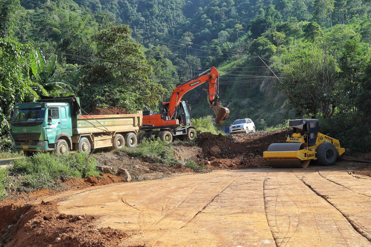 Trước đó, vào tháng 2/2023 Bộ GTVT trình Thủ tướng đề xuất điều chỉnh chủ trương đầu tư Dự án kết nối giao thông các tỉnh miền núi phía Bắc. Theo đó, Bộ GTVT đề xuất tăng tổng vốn đầu tư dự án từ 5.339 tỷ đồng lên hơn 6.046 tỷ đồng (tăng thêm khoảng 707 tỷ đồng).