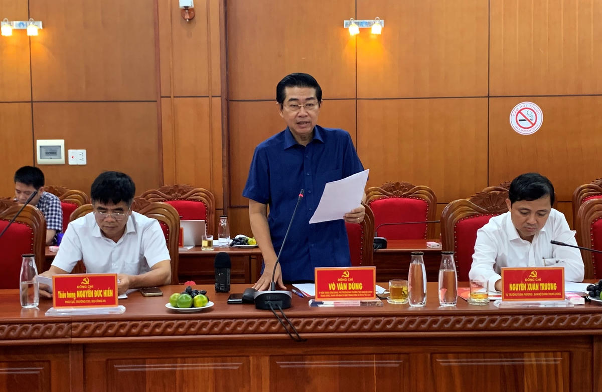 Ông Võ Văn Dũng, Phó trưởng Đoàn Kiểm tra số 4,Đề nghị Ban Thường vụ Tỉnh ủy chỉ đạo các cơ quan được kiểm tra bố trí người có trách nhiệm làm việc với Đoàn kiểm tra và chuẩn bị đầy đủ các báo cáo, văn bản liên quan đến các nội dung, vụ việc mà Đoàn Kiểm tra yêu cầu.