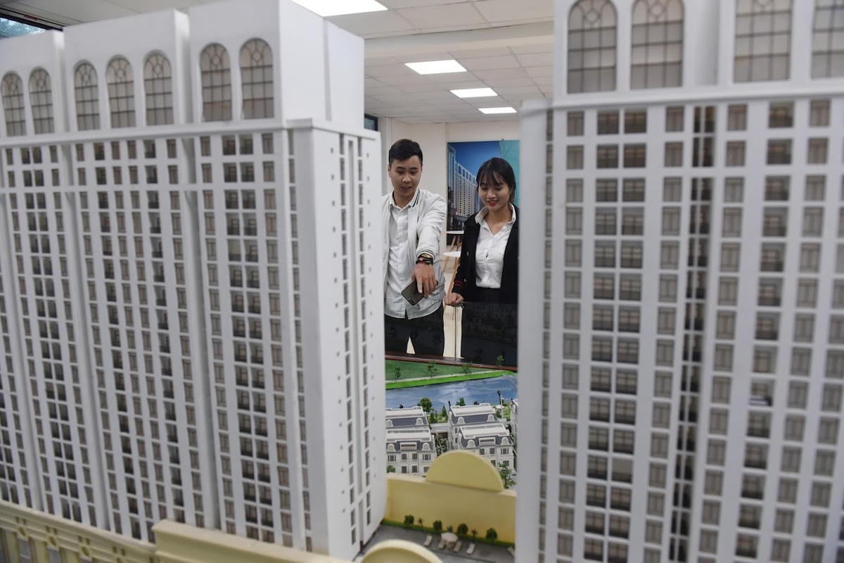 Để giảm thiểu rủi ro khi mua nhà ở hình thành trong tương lai, khách hàng cần lựa chọn chủ đầu tư uy tín, có năng lực... Ảnh: Quang Vinh.