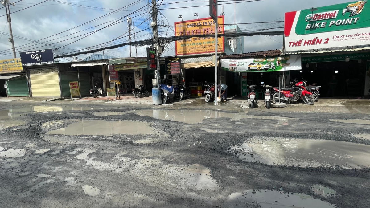 TP HCM: Sở GTVT yêu cầu đơn vị thi công khắc phục mặt đường hư hỏng do thi công gây ra