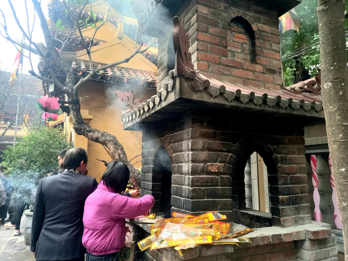 Xử lý nghiêm các hành vi trục lợi mê tín dị đoan