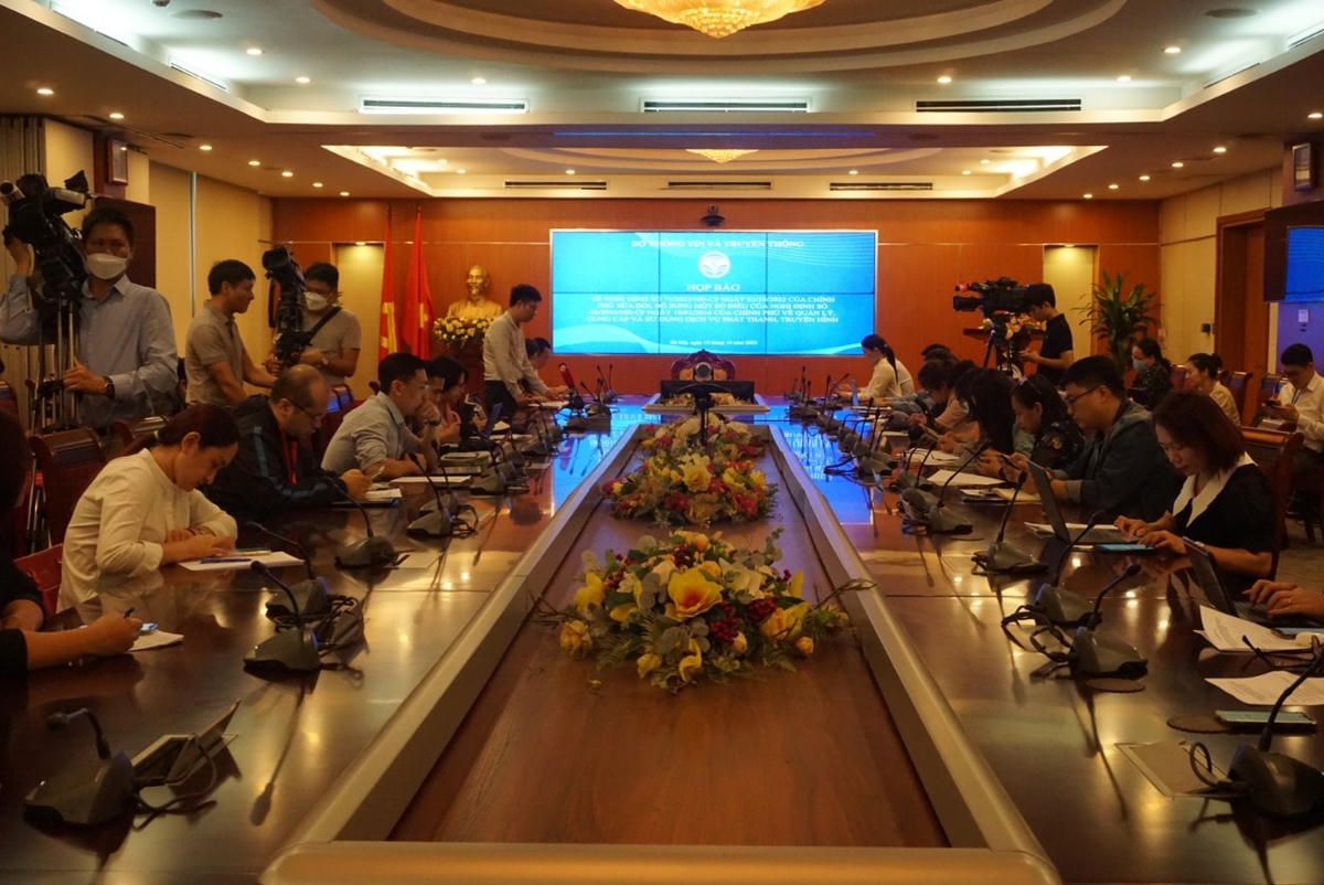 Toàn cảnh buổi họp báo.