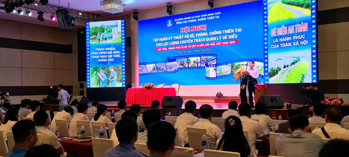 Ông Trần Quang Hoài - Tổng cục trưởng Tổng cục Phòng chống thiên tai phát biểu tại hội nghị. Ảnh: M.Minh