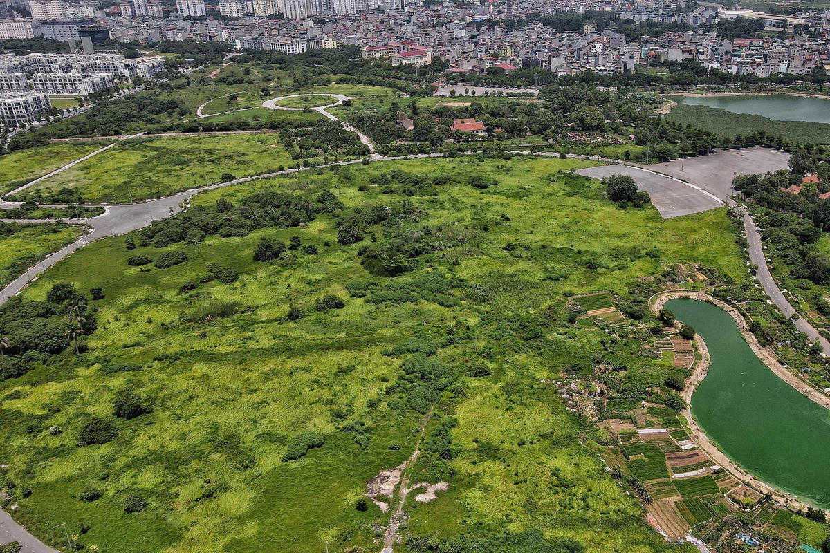 Công viên Chu Văn An với tổng diện tích 90 ha bao gồm 2 phân khu. Khu vực 1 là khu tưởng niệm, bao gồm các công trình tưởng niệm, bảo tàng, nơi hội thảo và các di tích liên quan cùng với Đình Ngoại, chùa Quang Ân, khu tưởng niệm sẽ tạo nên một quần thể công trình văn hóa, kiến trúc, di tích lịch sử truyền thống. 