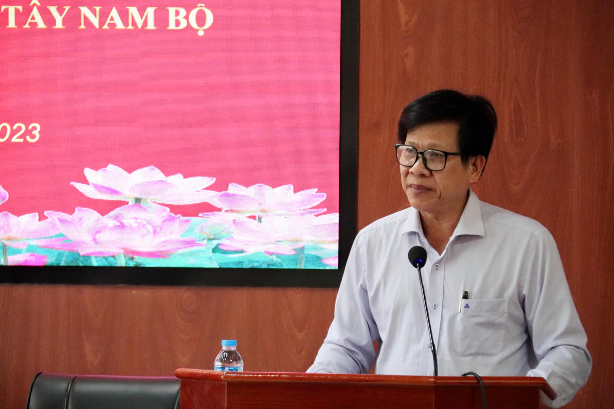 Ông Phan Công Khanh, Giám đốc Học viện Chính trị Khu vực IV phát biểu tại hội thảo.  