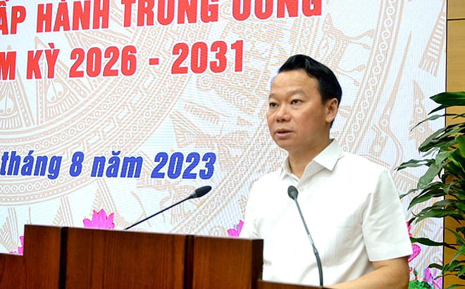 Ông Đỗ Đức Duy, Bí thư Tỉnh ủy Yên Bái quán triệt một số nội dung về mục đích, yêu cầu, tiêu chuẩn, cơ cấu, số lượng nhân sự quy hoạch Ban Chấp hành Trung ương khóa XIV, nhiệm kỳ 2026-2031.