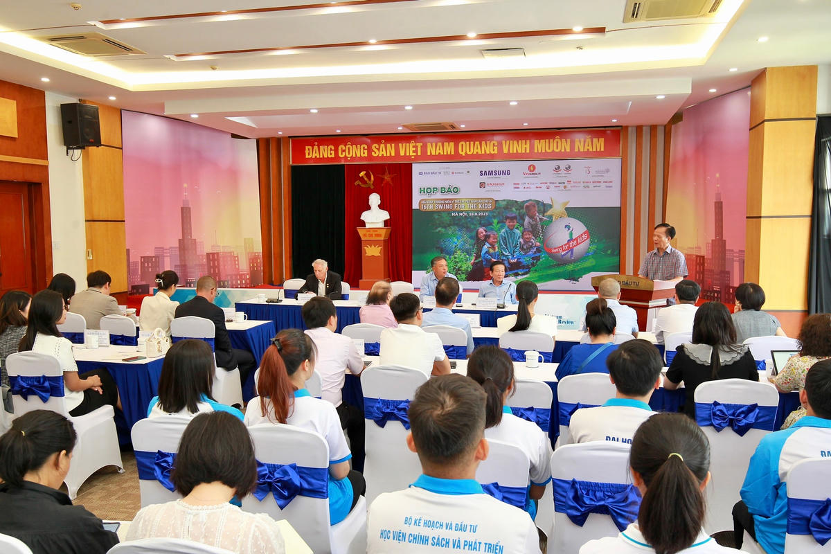 Toàn cảnh họp báo.